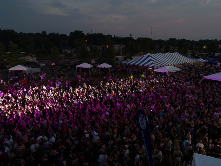 https://www.festivalsandeventsontario.com/index.php?option=com_jomcomdev&format=raw&task=ajax.image&pr=dz04NTAmYWM9NC8z&hash=453b34&dir=et&src=856-Kempenfest_2024-10.jpg