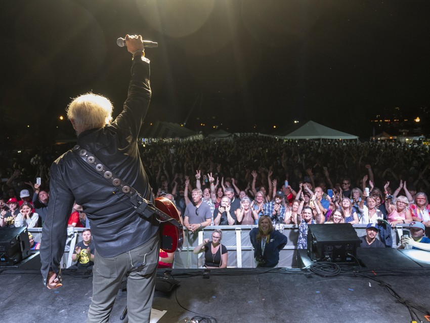 https://www.festivalsandeventsontario.com/index.php?option=com_jomcomdev&format=raw&task=ajax.image&pr=dz04NTAmYWM9NC8z&hash=6d1f3f&dir=il&src=858-KF_Artists.jpg